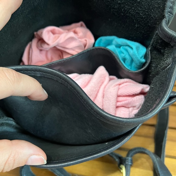 Vintage Coach purse from the 80’s. Made in the USA. All soft leather. Clean. - Picture 4 of 9